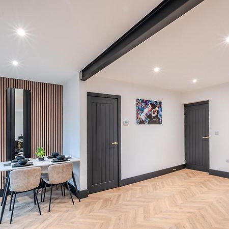 Modern 3Br Home - Private Parking - Tv In Every Bedroom Суонзи Екстериор снимка