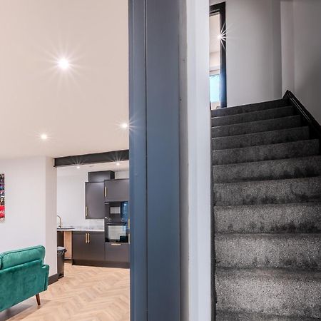 Modern 3Br Home - Private Parking - Tv In Every Bedroom Суонзи Екстериор снимка