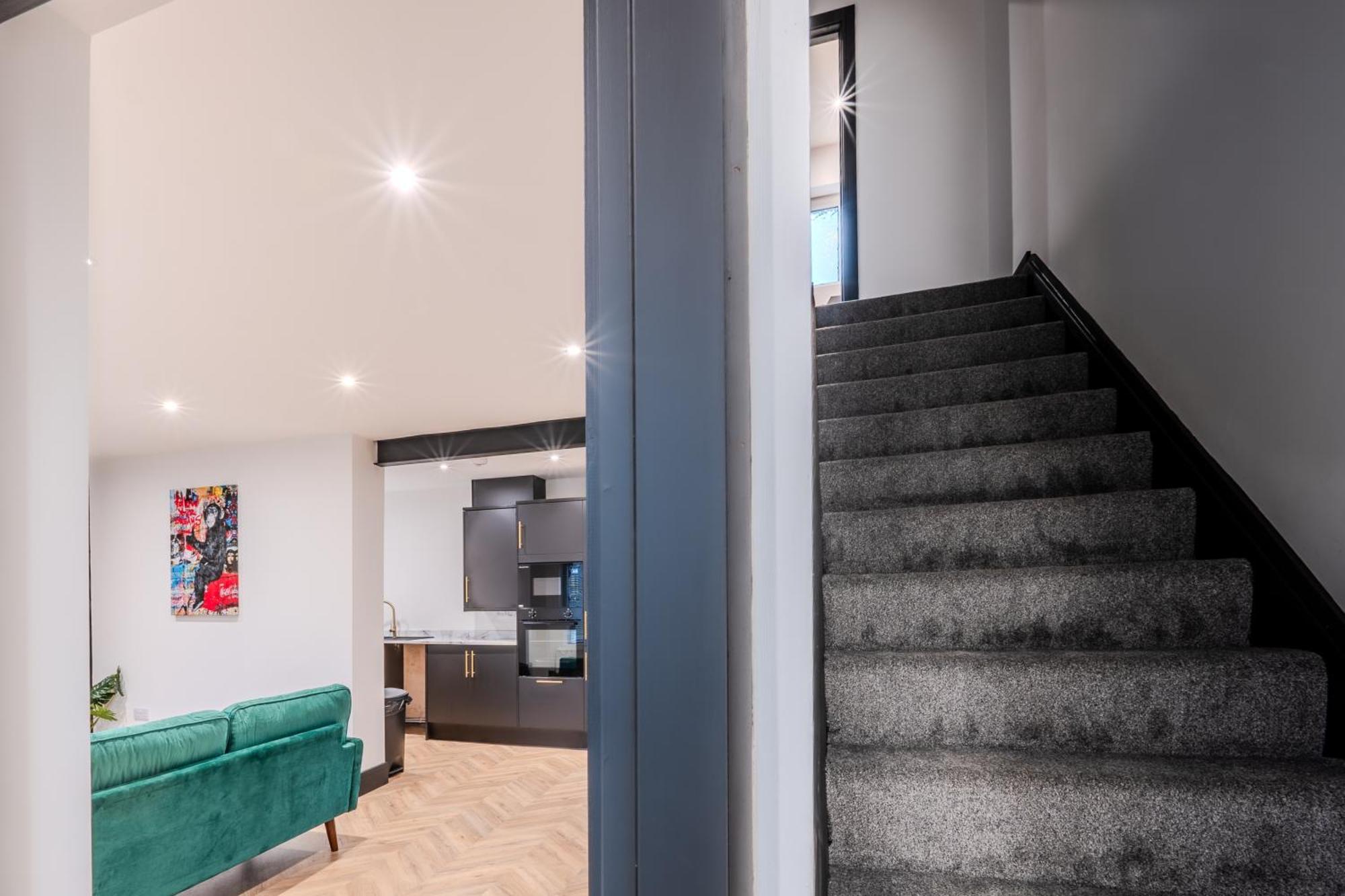 Modern 3Br Home - Private Parking - Tv In Every Bedroom Суонзи Екстериор снимка
