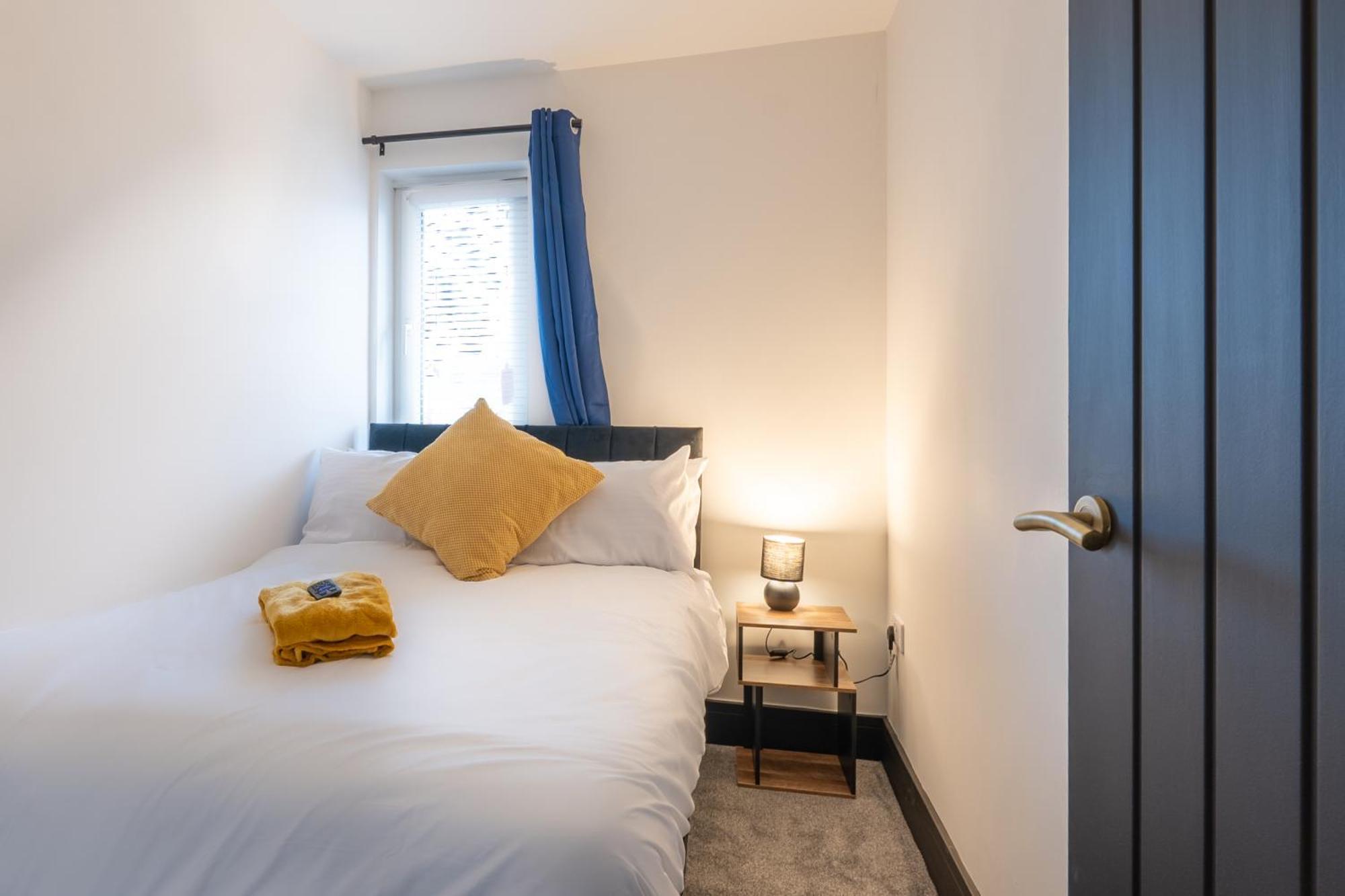 Modern 3Br Home - Private Parking - Tv In Every Bedroom Суонзи Екстериор снимка